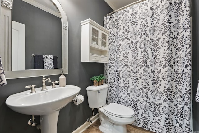 15 Challain Cv, Little Rock, AR 72223 - bathroom featuring toilet, baseboards, crown molding, a sink, and a shower with shower curtain