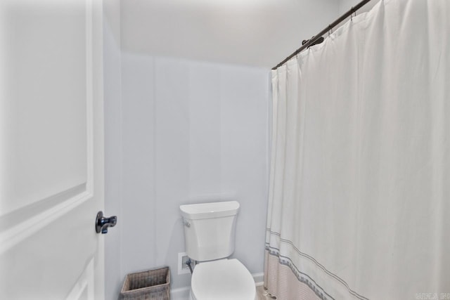 7841 S Shoreline Blvd, Benton, AR 72019 - full bathroom featuring toilet and a shower with shower curtain