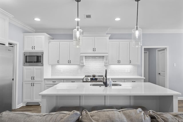 7841 S Shoreline Blvd, Benton, AR 72019 - kitchen featuring built in appliances, a sink, white cabinetry, dark wood-style flooring, and a kitchen bar