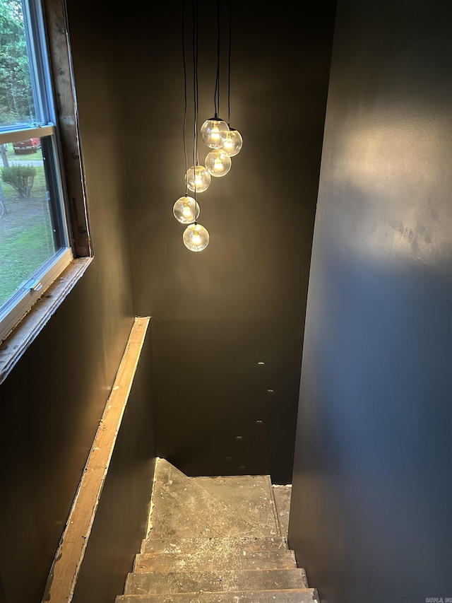 18 Riviera Dr, Conway, AR 72034 - view of stairway