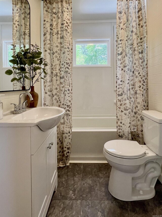 506 W Clinton St, Heber Springs, AR 72543 - full bathroom featuring toilet, shower / bath combination with curtain, and vanity