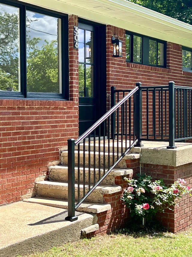 506 W Clinton St, Heber Springs, AR 72543 - doorway to property featuring brick siding