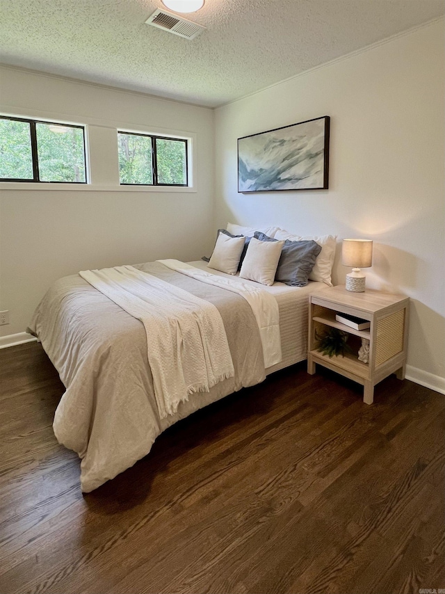 506 W Clinton St, Heber Springs, AR 72543 - bedroom featuring dark wood-style flooring, a textured ceiling, and baseboards