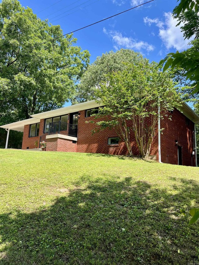 506 W Clinton St, Heber Springs, AR 72543 - back of property with a lawn and brick siding