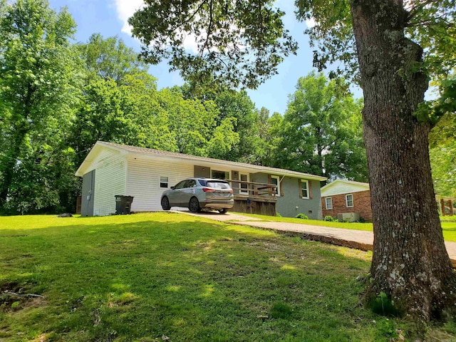 690 Redwood Dr, Piggott, AR 72454 - single story home featuring a front yard