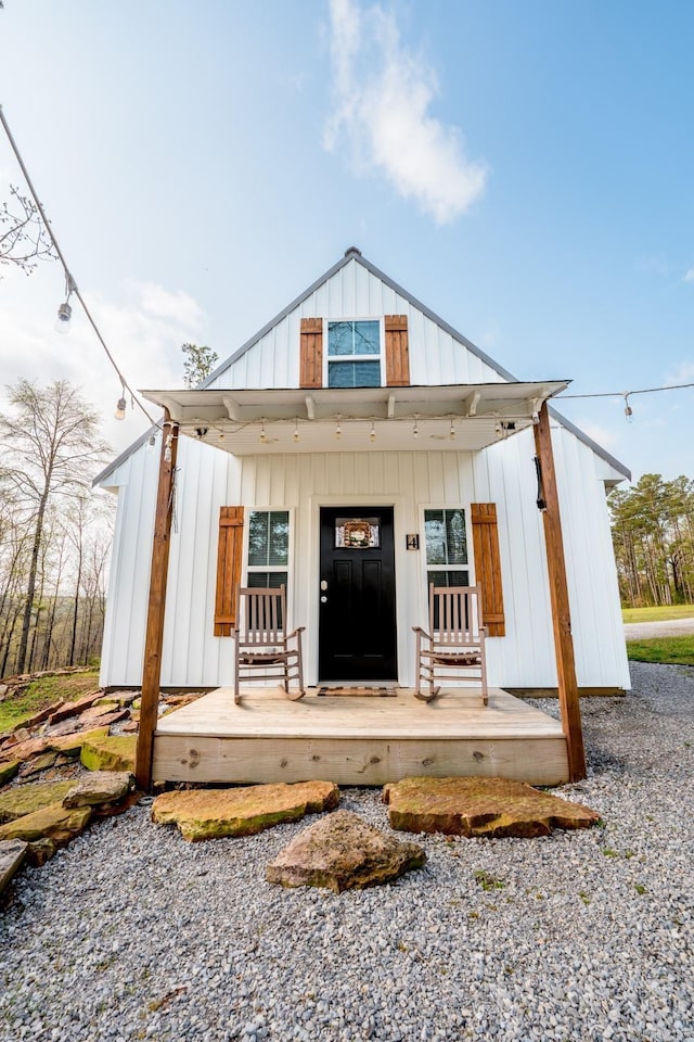 948 Sunny Slope Rd, Edgemont, AR 72044 - modern farmhouse featuring board and batten siding and a porch