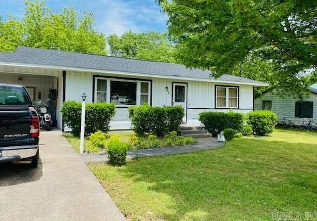 ranch-style house featuring a front yard
