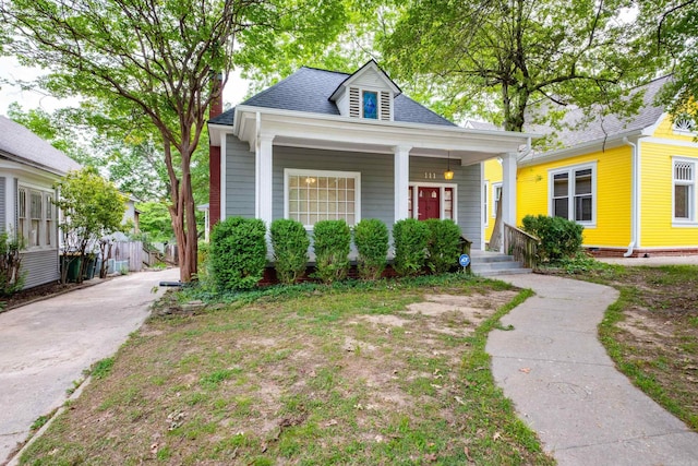 111 Thayer St, Little Rock, AR 72205 - shotgun-style home featuring a porch and a shingled roof