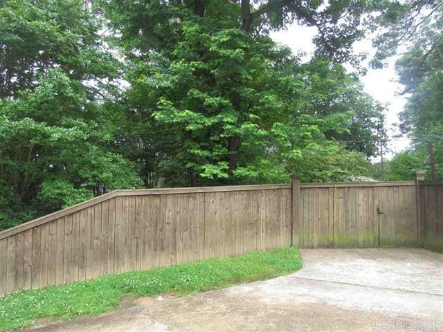821 Mcadoo St, Little Rock, AR 72205 - view of yard featuring fence and a patio