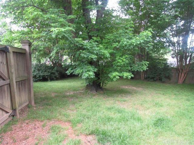 821 Mcadoo St, Little Rock, AR 72205 - view of yard