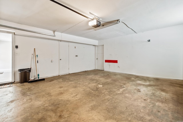 821 Mcadoo St, Little Rock, AR 72205 - garage featuring a garage door opener