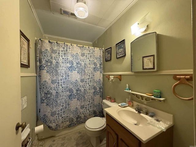 full bath with crown molding, toilet, vanity, and shower / bathtub combination with curtain
