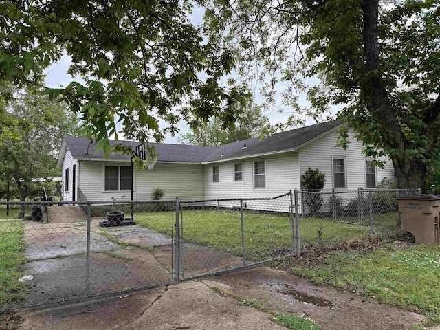 view of front of home featuring driveway