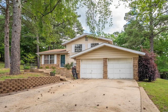 106 Gareth Ct, Hot Springs National Park, AR 71913 - split level home with brick siding and driveway