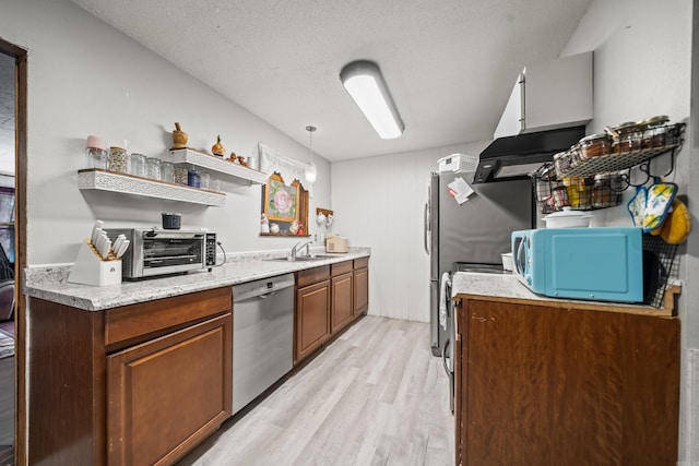 106 Gareth Ct, Hot Springs National Park, AR 71913 - kitchen featuring stainless steel appliances, a sink, light wood finished floors, ventilation hood, and open shelves