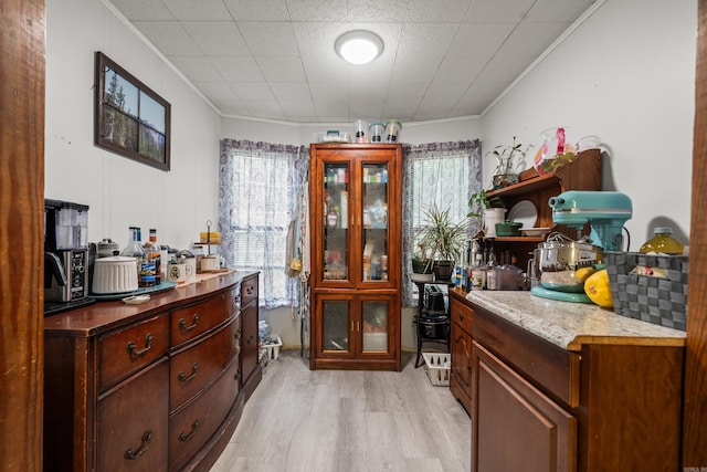 106 Gareth Ct, Hot Springs National Park, AR 71913 - bar area with ornamental molding and light wood-style flooring