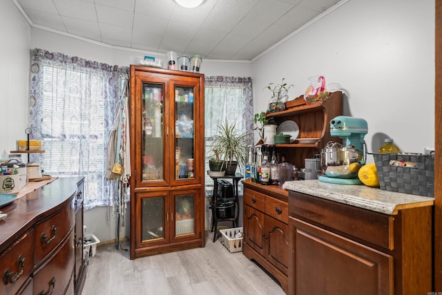 106 Gareth Ct, Hot Springs National Park, AR 71913 - bar area with light wood finished floors and crown molding