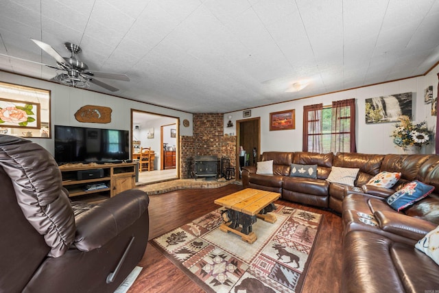 106 Gareth Ct, Hot Springs National Park, AR 71913 - living area featuring wood finished floors and a ceiling fan