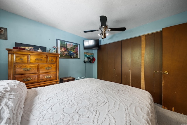 106 Gareth Ct, Hot Springs National Park, AR 71913 - bedroom with a closet, a textured ceiling, and ceiling fan