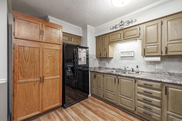 26 Destino Way, Hot Springs Village, AR 71909 - kitchen featuring black fridge with ice dispenser, a sink, light wood finished floors, backsplash, and ornamental molding