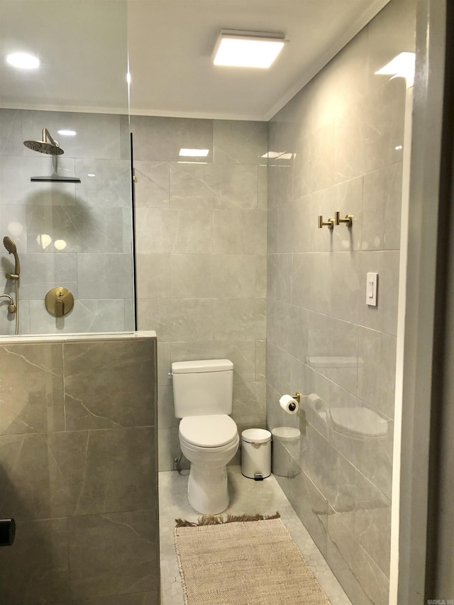 501 Belvedere Dr Unit C-1, Hot Springs, AR 71901 - bathroom with toilet and a walk in shower