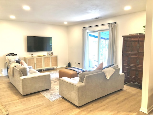 501 Belvedere Dr Unit C-1, Hot Springs, AR 71901 - living room featuring recessed lighting, light wood finished floors, and baseboards