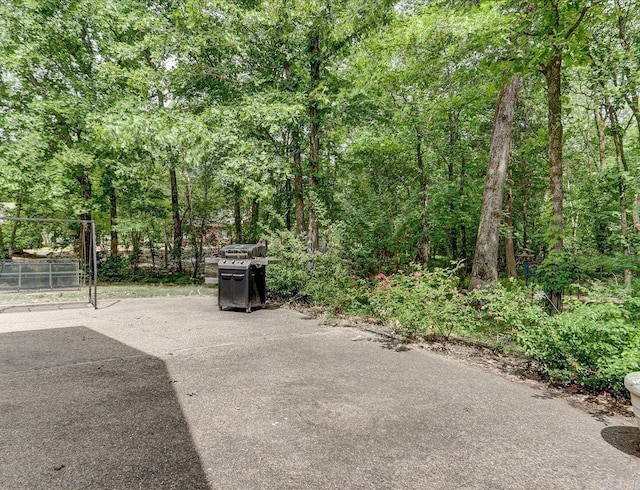 21 Conquista Ln, Hot Springs Village, AR 71909 - view of patio featuring fence and a forest view