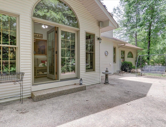 21 Conquista Ln, Hot Springs Village, AR 71909 - entrance to property featuring a patio area