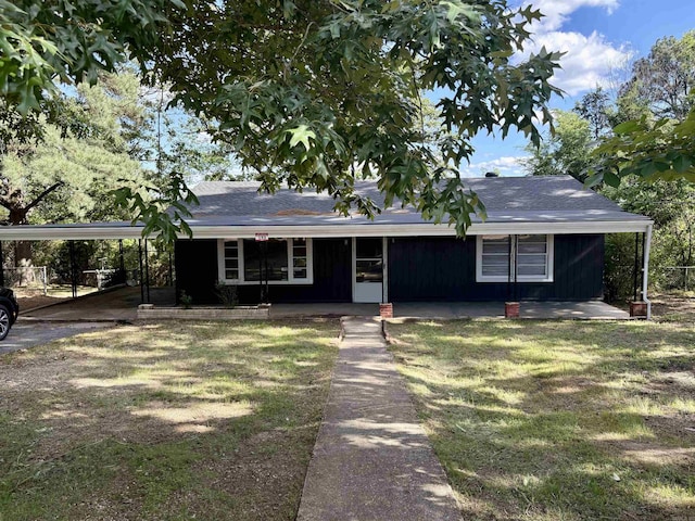 153 Pinehill Rd, Hot Springs, AR 71913 - ranch-style house featuring a carport, a shingled roof, and a front yard