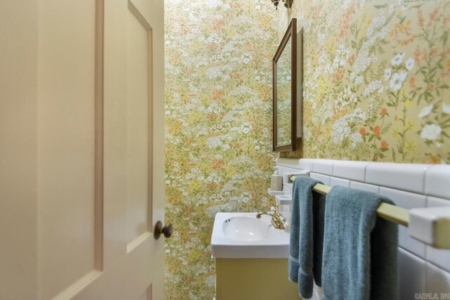 2424 N Fillmore St, Little Rock, AR 72207 - bathroom with wallpapered walls and vanity