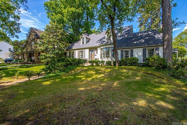 2424 N Fillmore St, Little Rock, AR 72207 - cape cod-style house featuring a front lawn