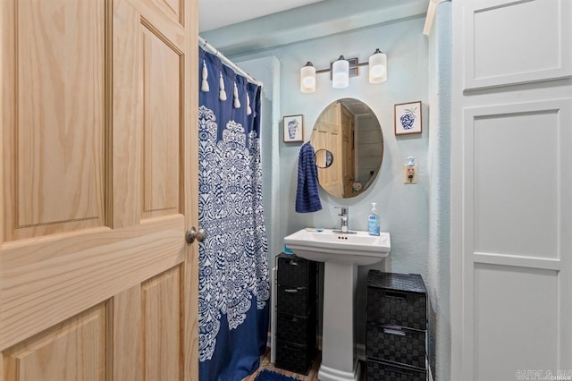 4915 Albert Pike Rd, Hot Springs, AR 71913 - bathroom featuring a sink