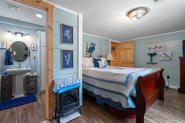 4915 Albert Pike Rd, Hot Springs, AR 71913 - bedroom with a textured ceiling, wood finished floors, and crown molding
