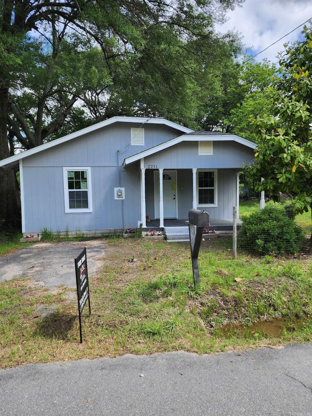 view of front facade with a porch