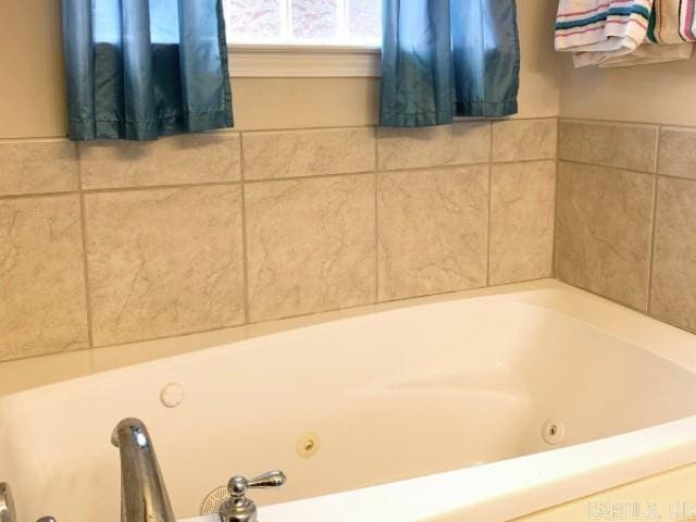8 Tombstone Ct, Little Rock, AR 72209 - bathroom featuring a jetted tub