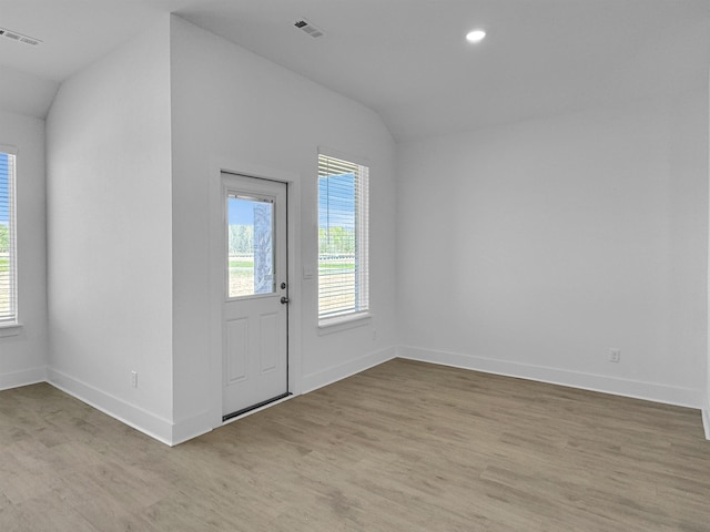 entrance foyer featuring lofted ceiling, healthy amount of natural light, light wood-type flooring, baseboards, and recessed lighting