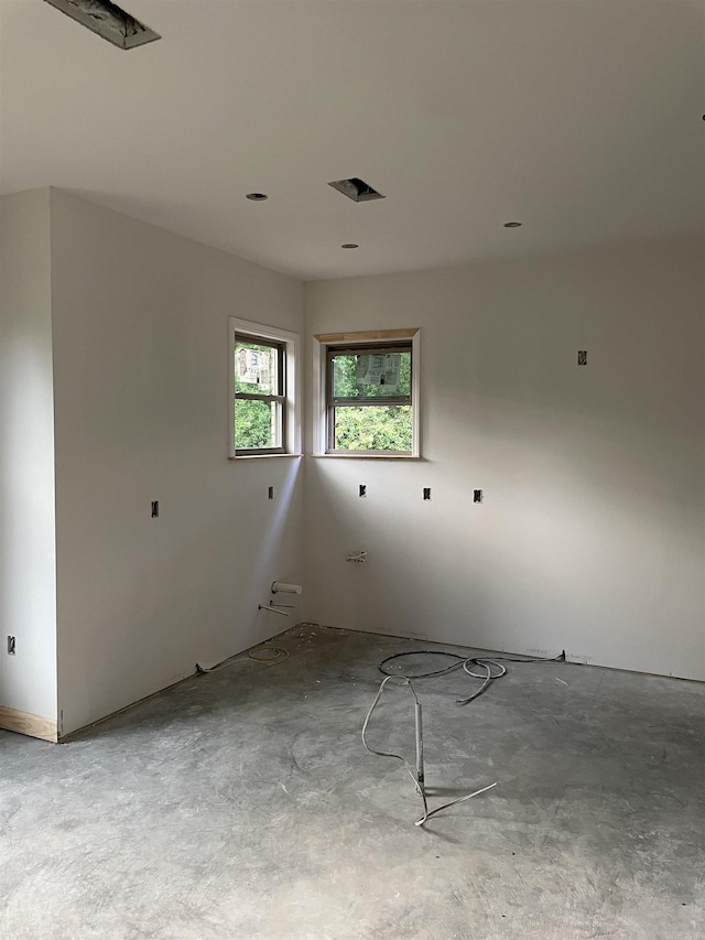 25 Mountain Grove Rd, Greenbrier, AR 72058 - unfurnished room featuring concrete floors
