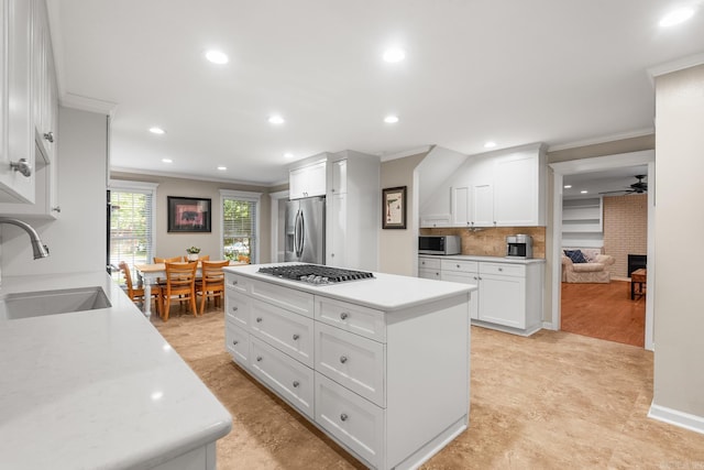 8 Cannon Ct, Little Rock, AR 72212 - kitchen featuring appliances with stainless steel finishes, a sink, crown molding, light countertops, and white cabinetry