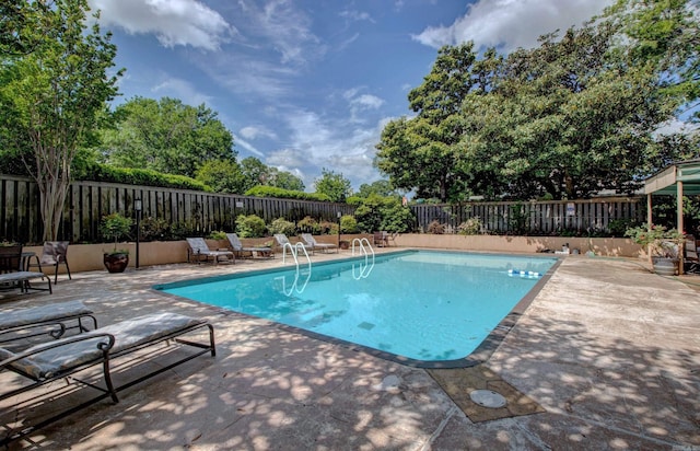 700 E 9th St Unit 9A, Little Rock, AR 72202 - view of pool featuring a patio area and a fenced backyard