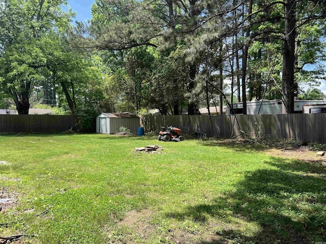 600 King St, Searcy, AR 72143 - view of yard with a storage shed and an outbuilding