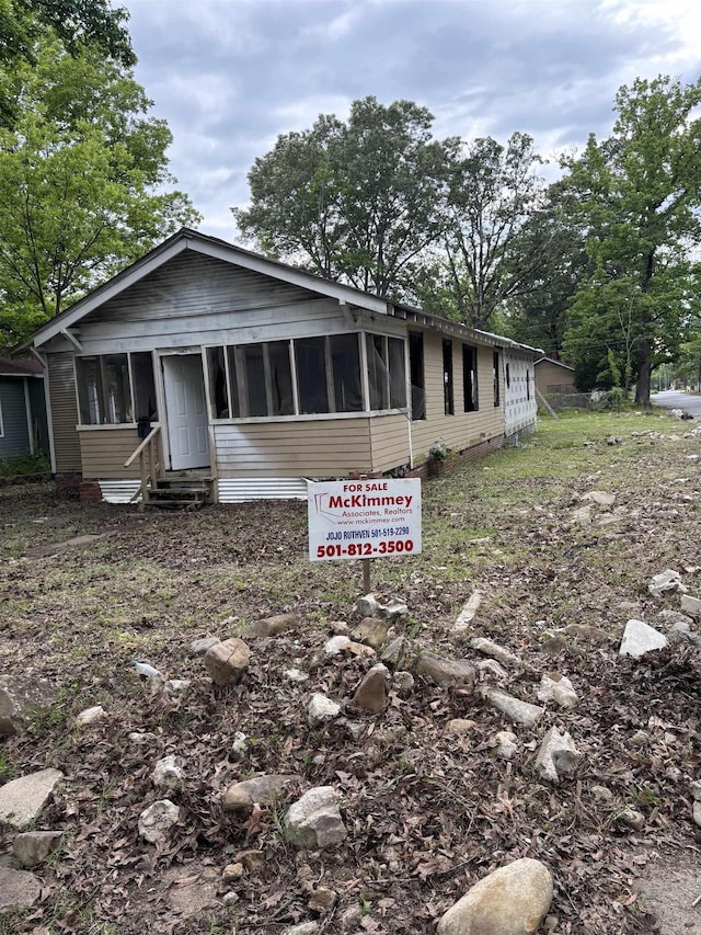 2200 Valmar St, Little Rock, AR 72204 - view of front of property with entry steps and a sunroom