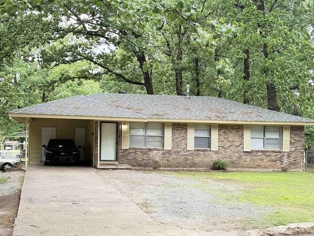 9 Southern Oaks Dr, Little Rock, AR 72209 - single story home featuring driveway, a shingled roof, a front yard, and an attached carport