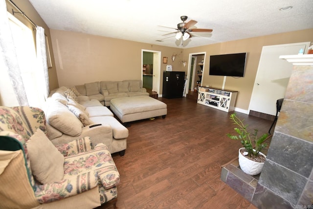 22 Primrose Ln, Greenbrier, AR 72058 - living area featuring a ceiling fan, wood finished floors, and baseboards