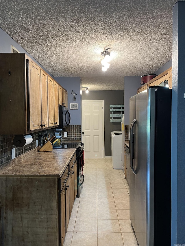 911 Apple Rd, Bonnerdale, AR 71933 - kitchen featuring stainless steel fridge with ice dispenser, washer / dryer, tasteful backsplash, light tile patterned flooring, and a textured ceiling