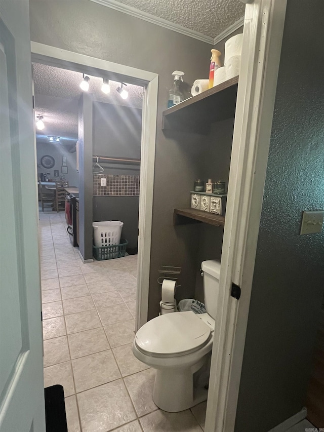 911 Apple Rd, Bonnerdale, AR 71933 - bathroom with a textured ceiling, tile patterned flooring, toilet, and ornamental molding
