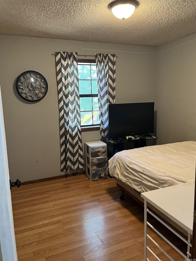 911 Apple Rd, Bonnerdale, AR 71933 - bedroom featuring wood finished floors and a textured ceiling
