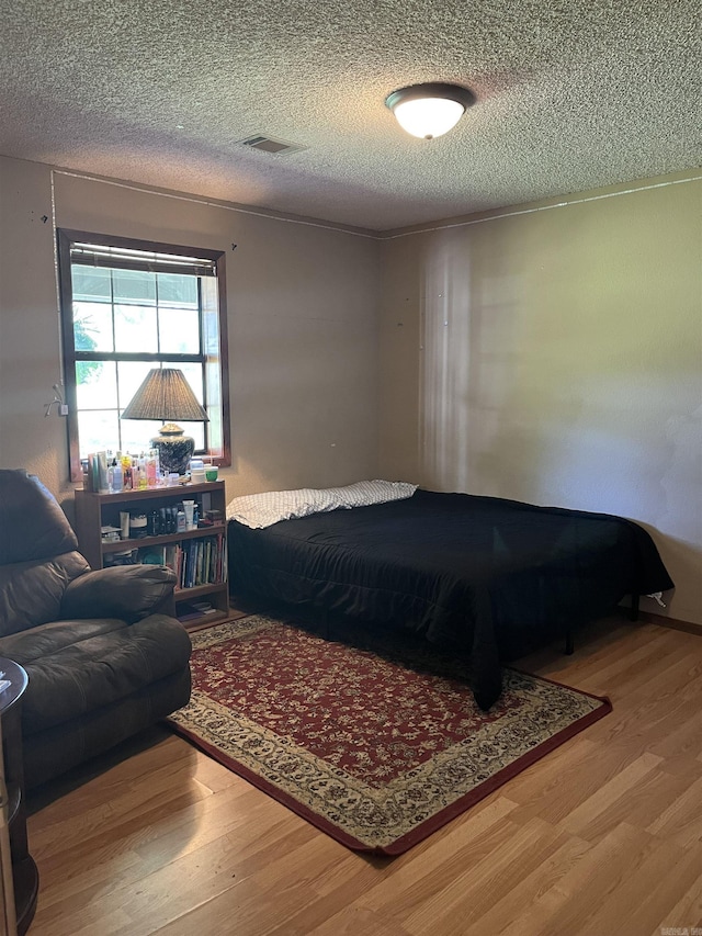 911 Apple Rd, Bonnerdale, AR 71933 - bedroom featuring wood finished floors and a textured ceiling
