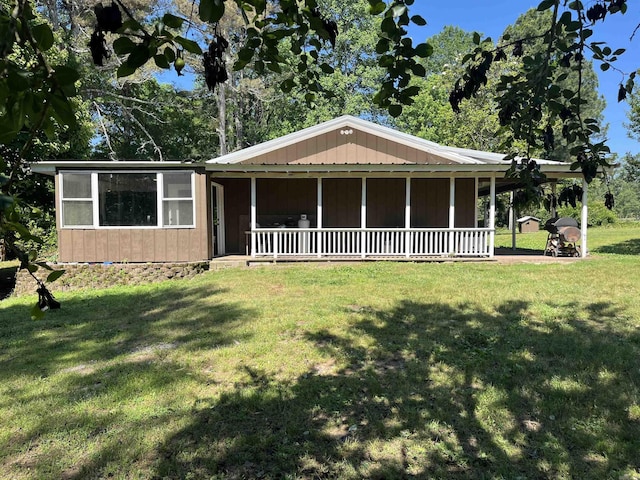 911 Apple Rd, Bonnerdale, AR 71933 - view of front of property featuring board and batten siding and a front lawn