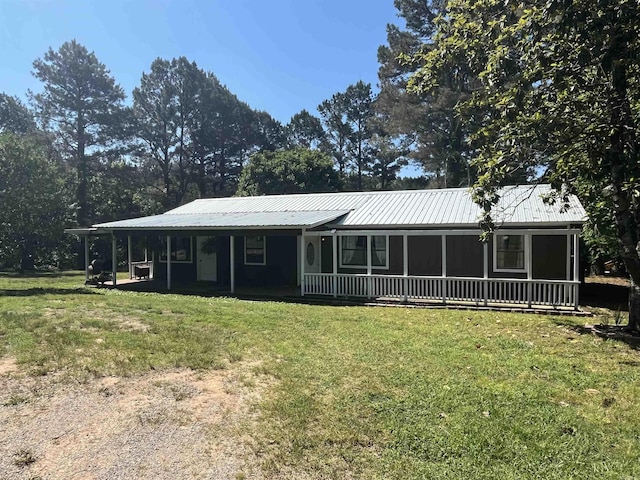 911 Apple Rd, Bonnerdale, AR 71933 - country-style home featuring a front yard, metal roof, and a porch