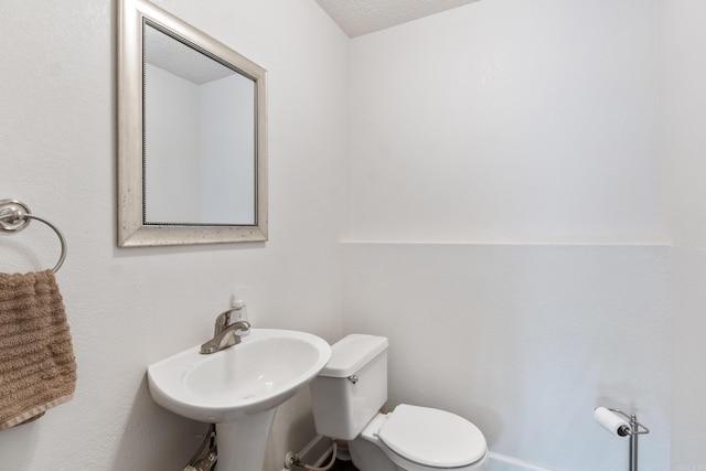 15364 Twin Pines Rd, Lowell, AR 72745 - bathroom with toilet, a sink, and a textured ceiling